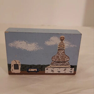 Vintage 2002 The Cat's Meow Jug Bridge Monument Shelf Sitter